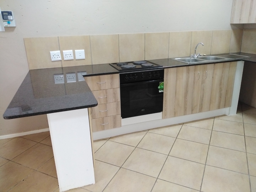 To Let  Bedroom Property for Rent in Van Der Hoff Park North West